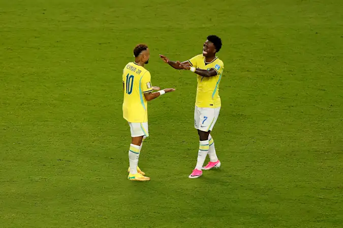 Real Madrid moves: Vinícius shines, Cucurella pushes Enzo, Dumfries deal timed after World Cup