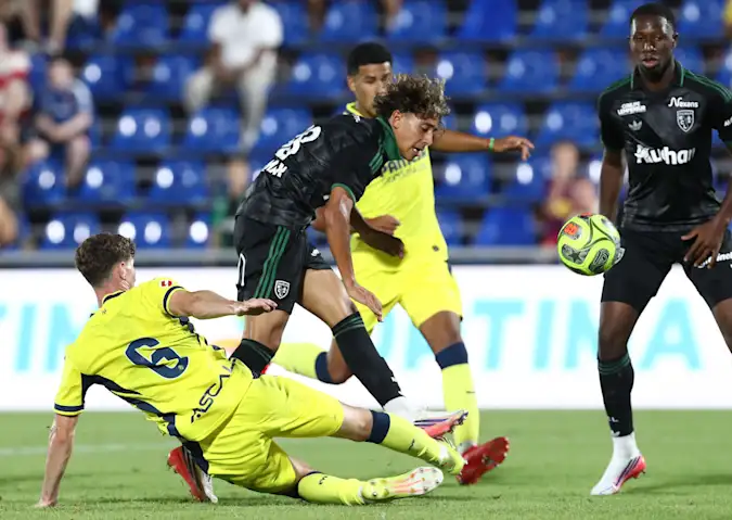 Brentford signe Mamadou Sangaré