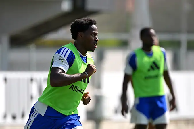 Juventus keep David as striker plans evolve